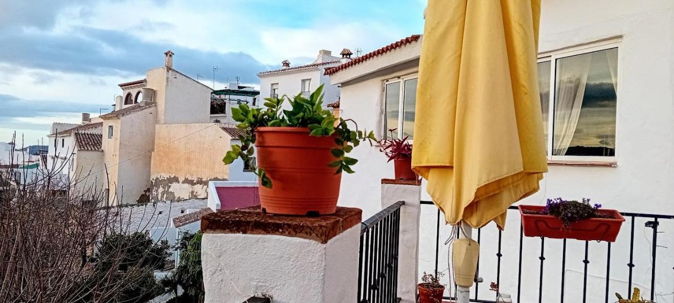 Posada Puente Romano Sedella Buitenkant foto